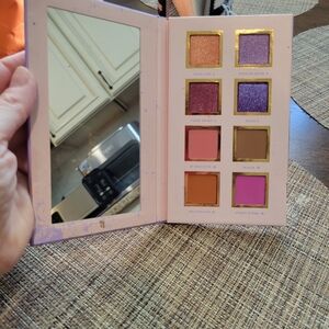 Eyeshadow pallette